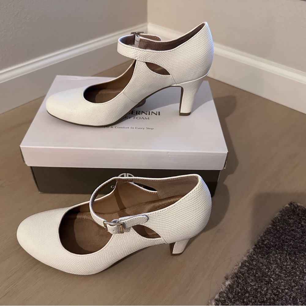 NIB- Giani Bernini Womens Velma Faux Leather Memory Foam Mary Jane Heels